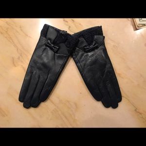 Navy genuine leather gloves